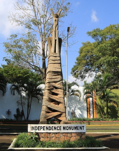 The Ugandan Independence Monument in Kampala from the back of the 1000 Shilling note. The statue is located in Kampala.
Uganda obtained independence on 9 October 1962. 
Photo by Chapelle Musa, Wikimedia.